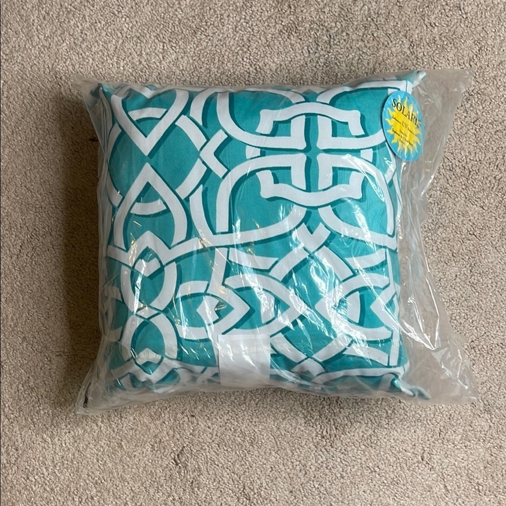 NWT Solaris 17” Aqua and White Geometric Accent Pillow (Set of 3) - Picture 4 of 4